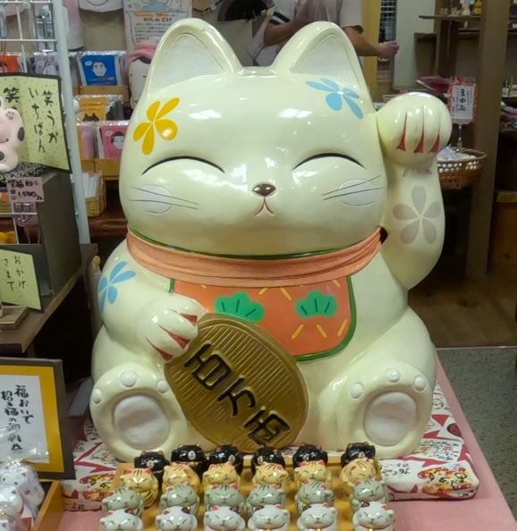 Manekineko figure inviting customers in the shop in Japan