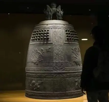 Byodo-in bell national treasure in Kyoto Japan