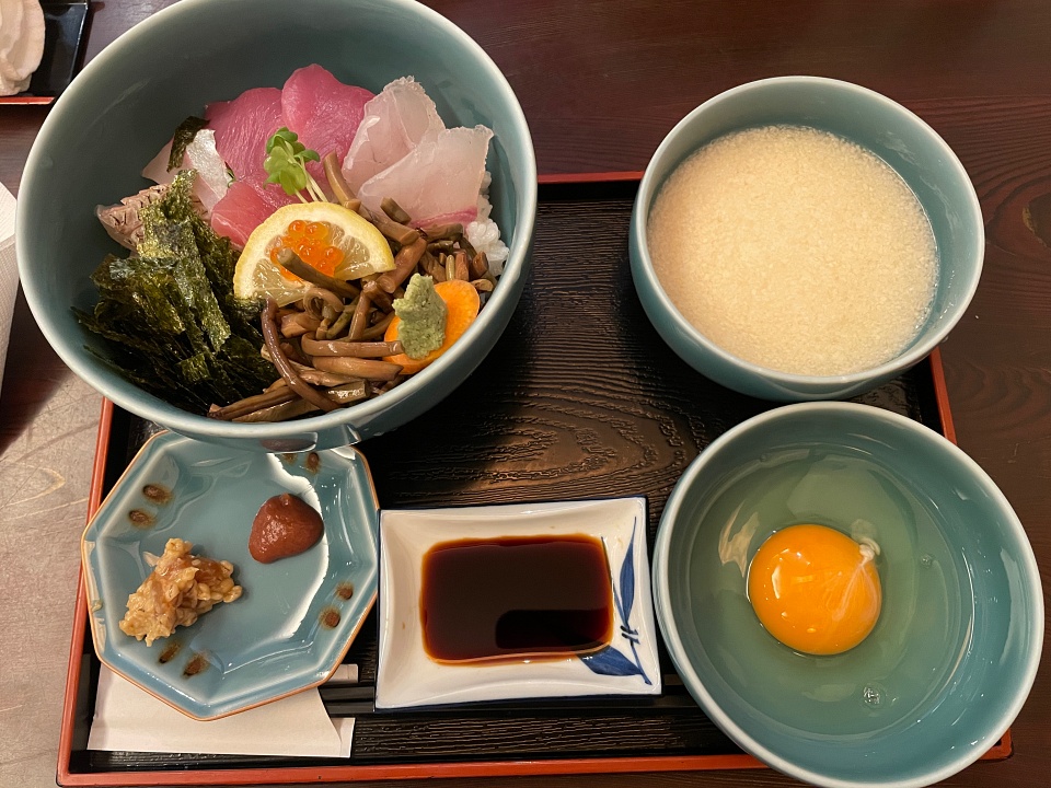 Kumanojidon at Kiraku restaurant in Shirahama Japan