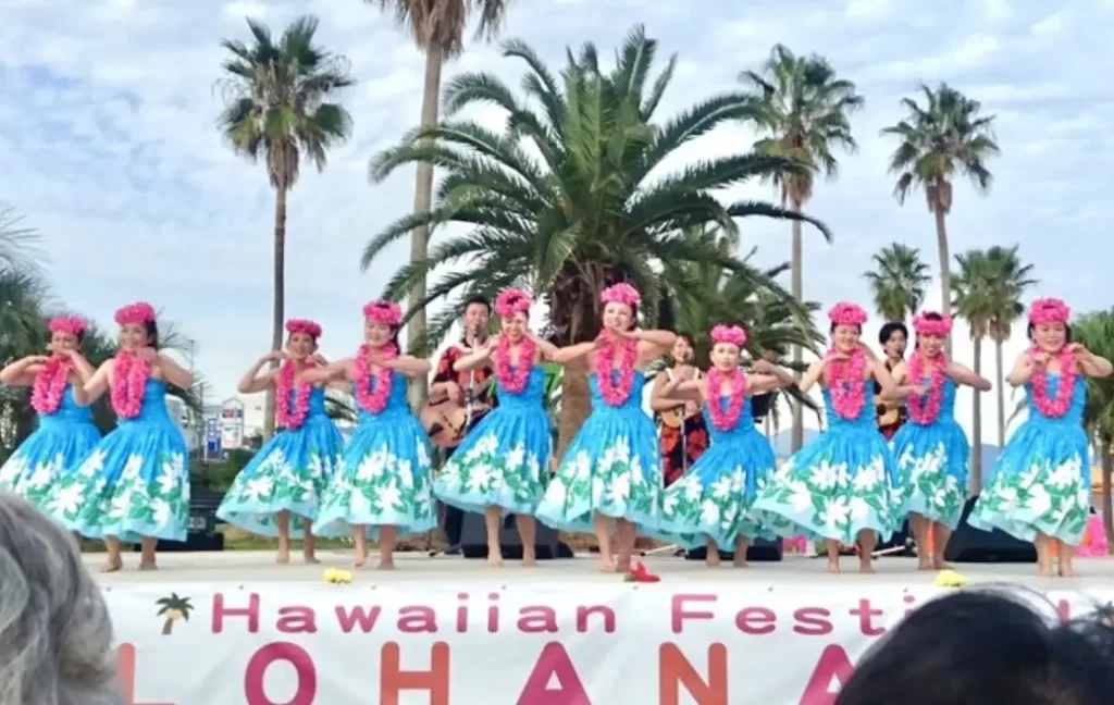 Shirahama - hula on beach