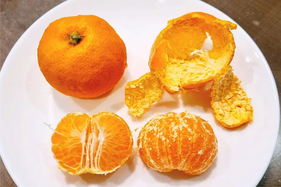 Mandarin oranges peeled on plate